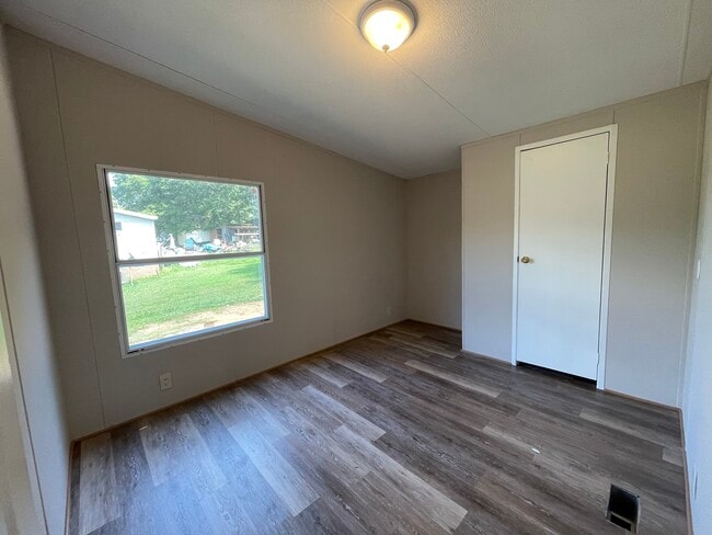 Building Photo - 117 Oldfield Cir