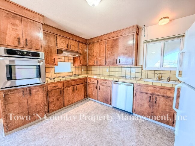 Building Photo - 732 La Mesa Dr