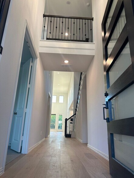 Building Photo - 613 Florence Trl