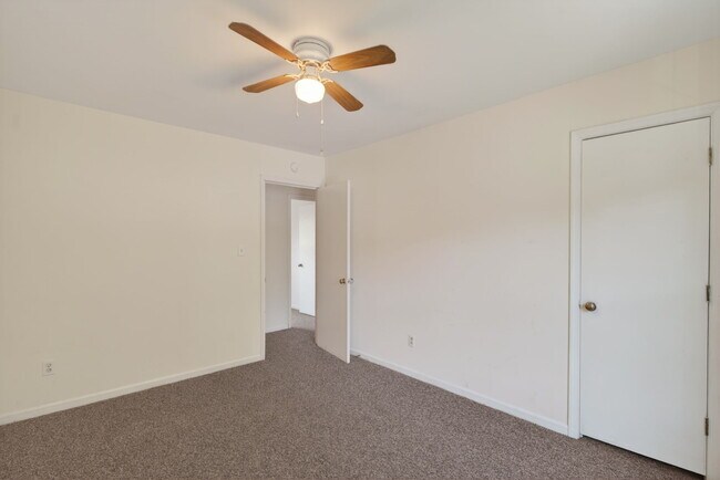 Building Photo - 195 Bentley Dr