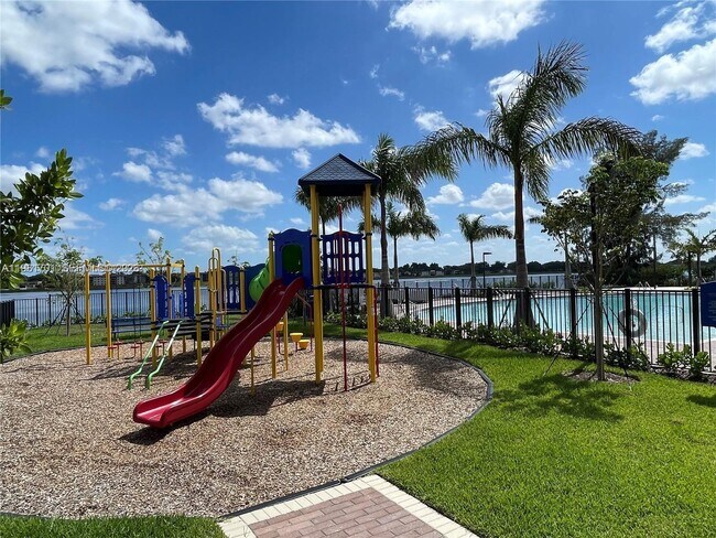 Building Photo - 969 NE 211th St