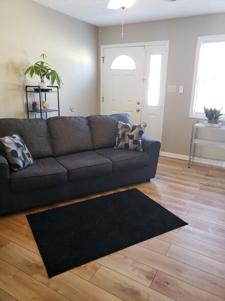 Building Photo - 606 E Sherwood Hills Dr