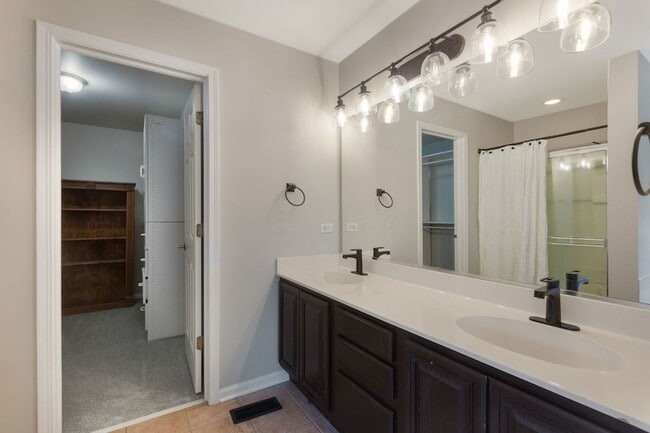 Building Photo - 2020 Spring Creek Ln