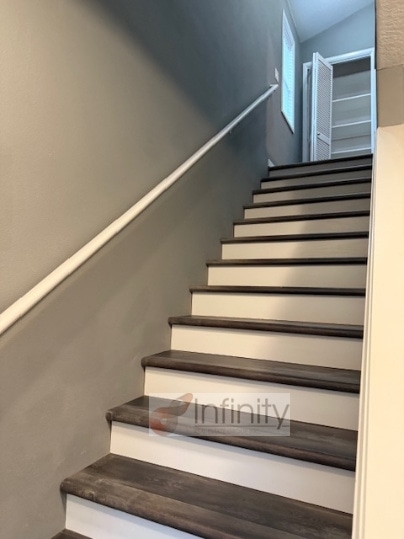 Building Photo - 810 E Ninth St