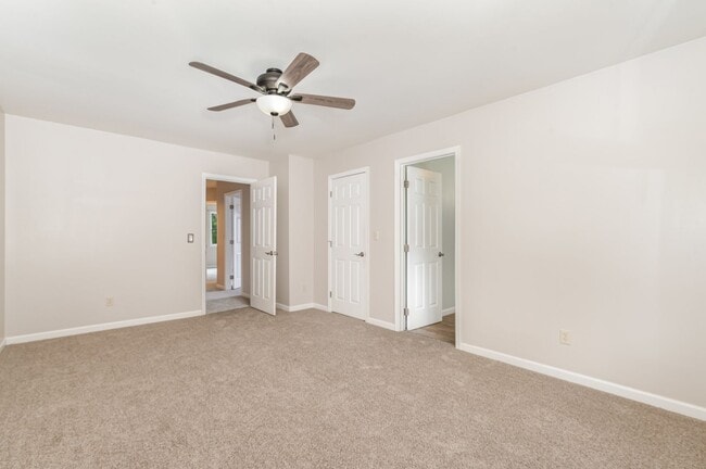 Building Photo - Spacious 3 bedroom Split level