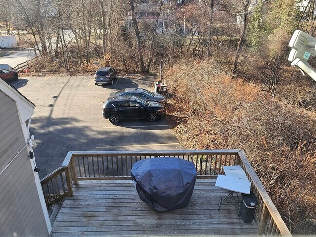 Building Photo - 32 Main St