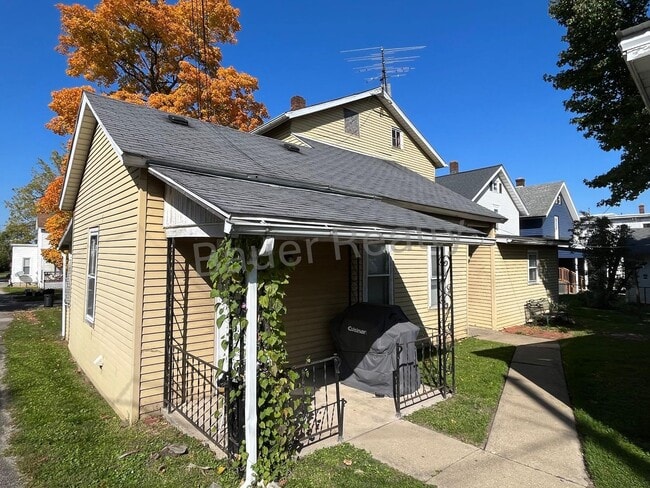 Building Photo - dhc237