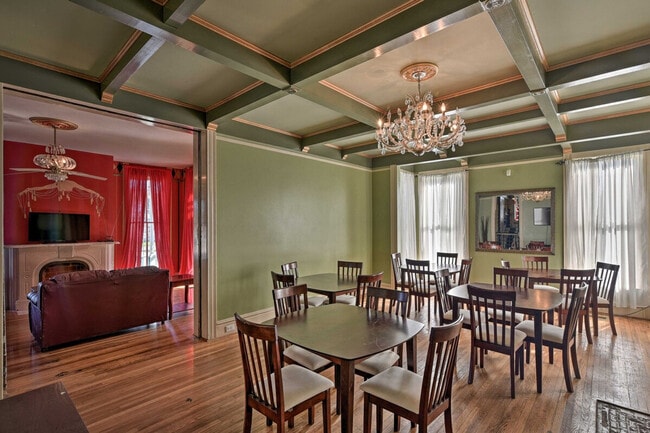 Building Photo - 2901 Broadway Avenue J