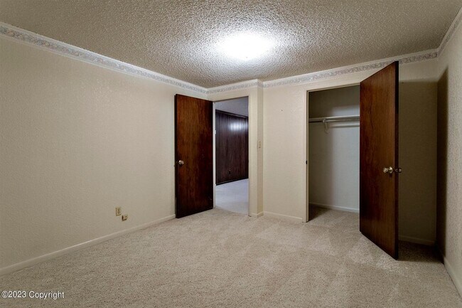 Building Photo - 909 Indian Hills Dr
