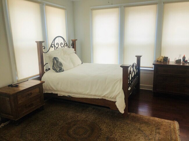 Building Photo - 1618 Enfield Rd