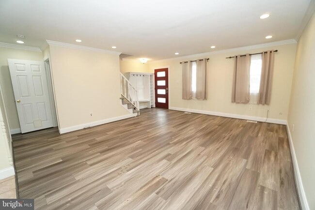 Building Photo - 915 Arch St