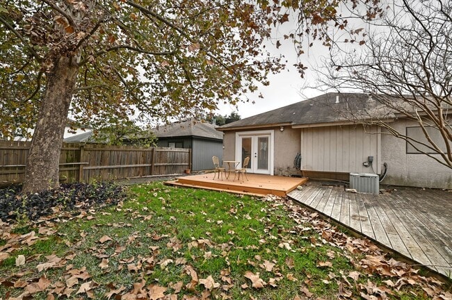 Building Photo - Spacious cozy home  |  Great location  |  2 bedroom  |  1 bath  |  1 car garage