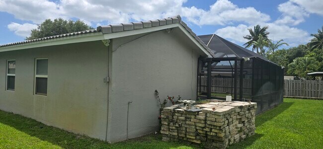 Building Photo - 288 NW 89th Ave