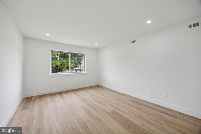 Building Photo - 510 Bradley Ct