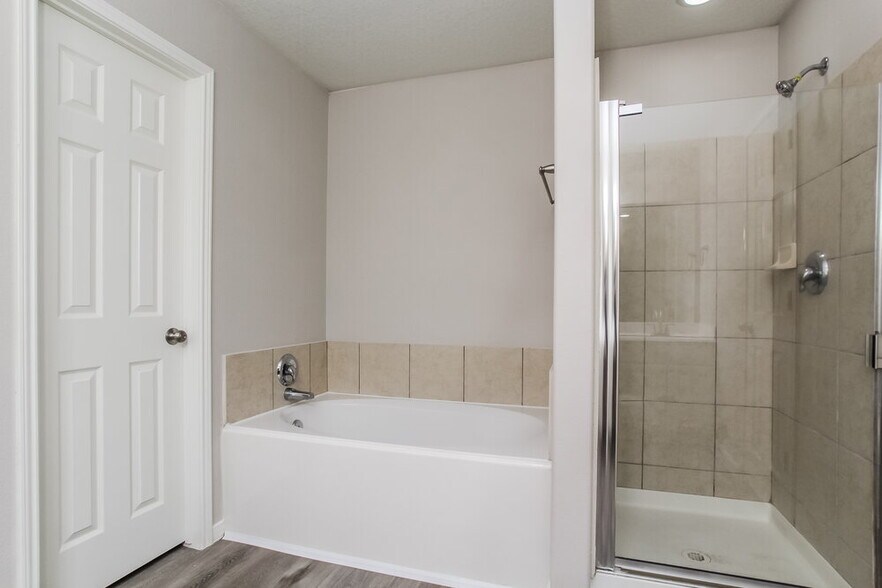 Building Photo - 4843 Fair Oak Dale Ln