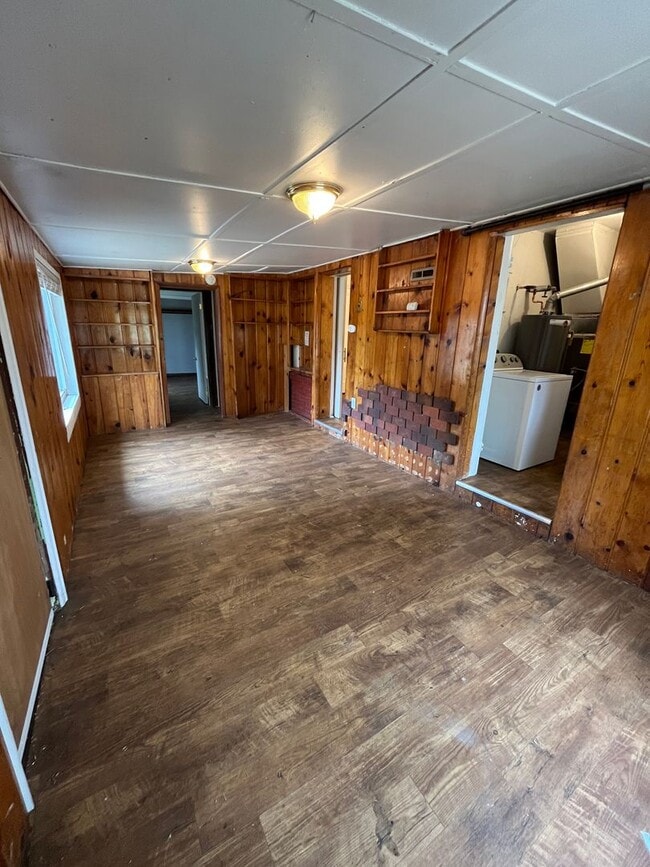 Building Photo - 3 Bedroom 1 Bathroom Ranch in East Denver!