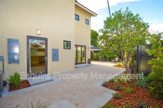 Building Photo - 1154 Essex Way