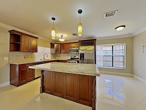 Building Photo - 566 SW 168th Way