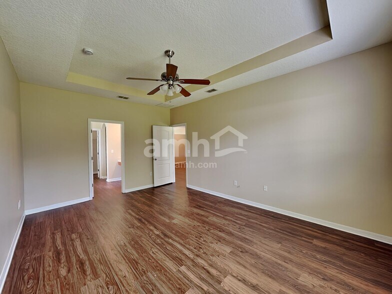 Building Photo - 711 Red Cedar Ct
