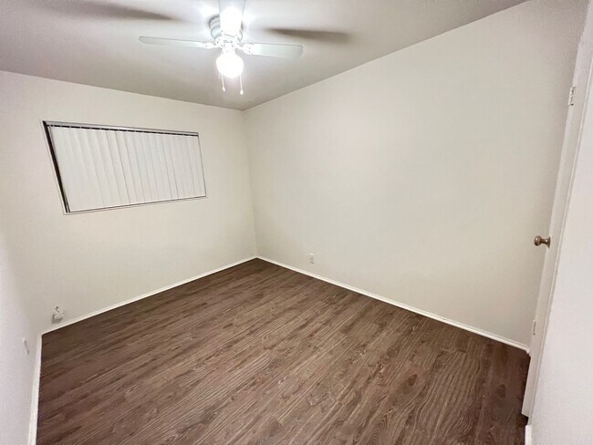 Building Photo - 5166