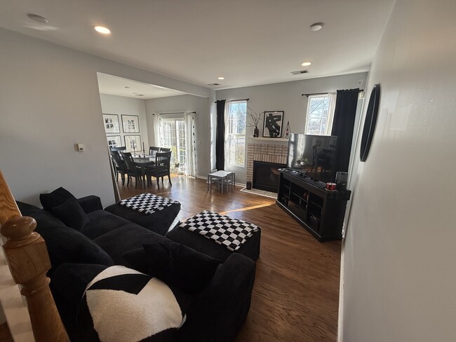 Building Photo - 610 Lakeridge Ct