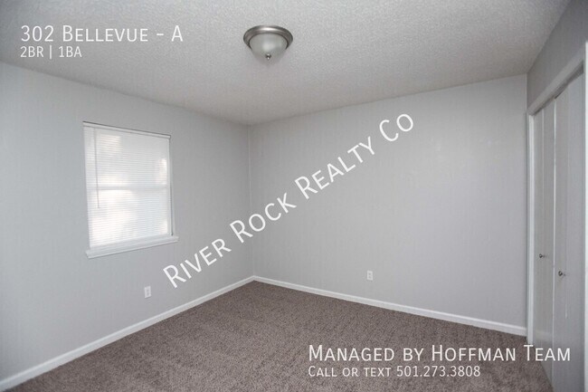 Building Photo - 302 Bellevue-A
