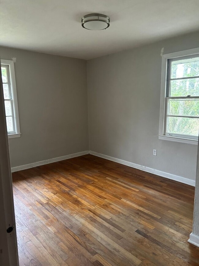 Building Photo - Cozy home