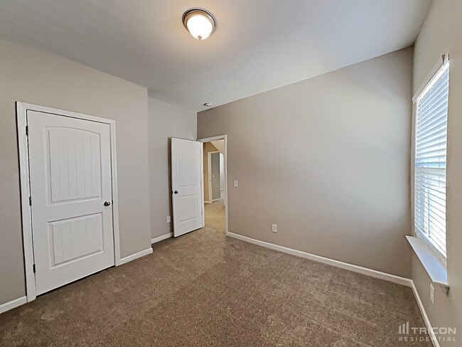 Building Photo - 152 Kingston Dr