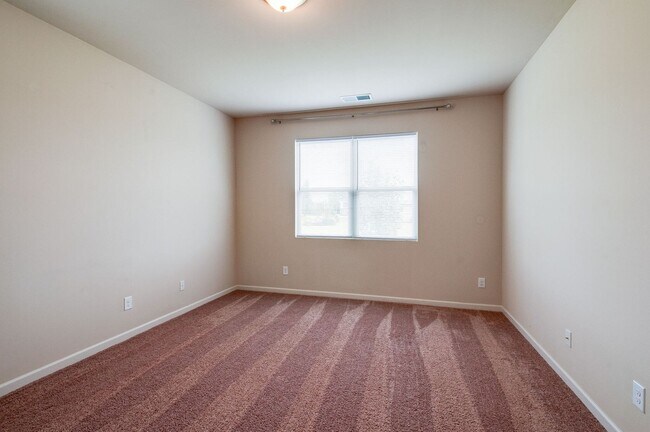 Building Photo - Gorgeous 4BR/2.5BA+Bonus executive home for lease in M'boro now! Triple Rockvale schools!