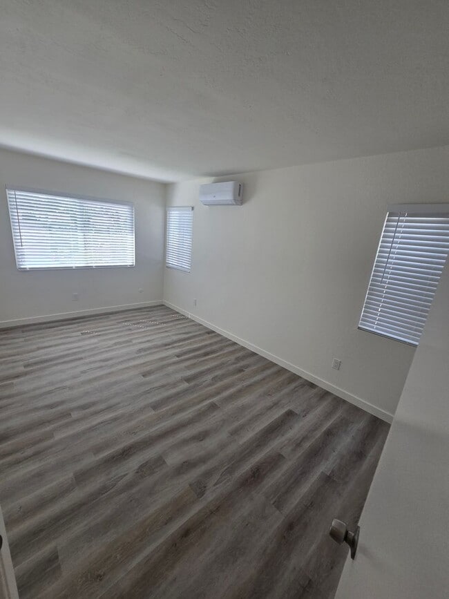 Building Photo - San Carlos - Cul-de-sac Location - Master ...