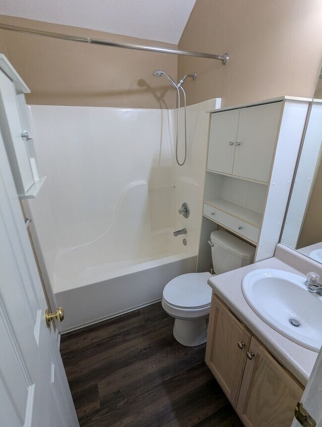 Building Photo - Nice 2 bedroom 2 Bath Villa Available NOW