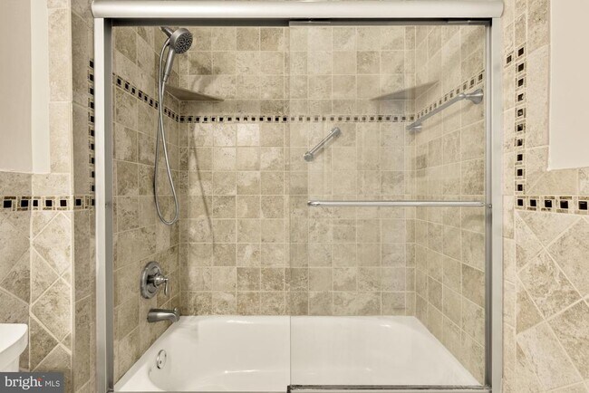 Building Photo - 640 Orchard Ridge Dr