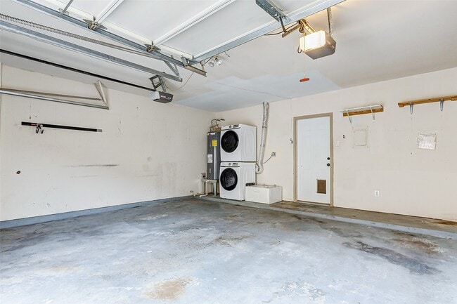 Building Photo - 7350 Kirby Dr