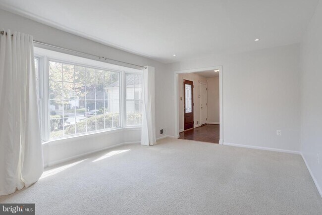 Building Photo - 9369 Tovito Dr