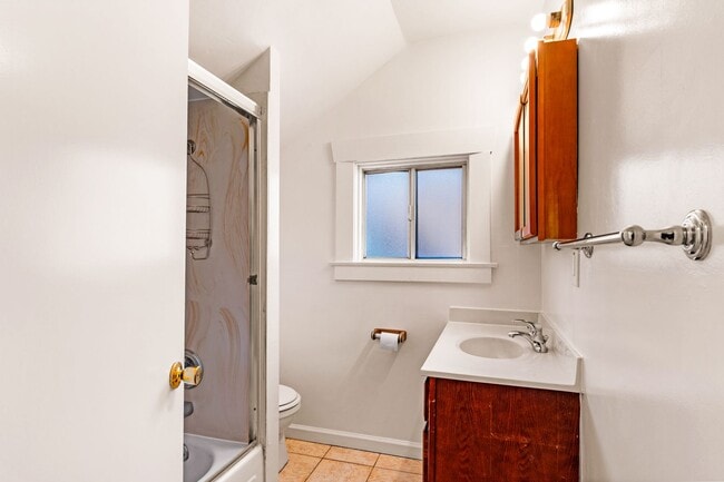 Building Photo - Utilities Included! 3 Bedrooms with Bonus Room & Spacious Kitchen