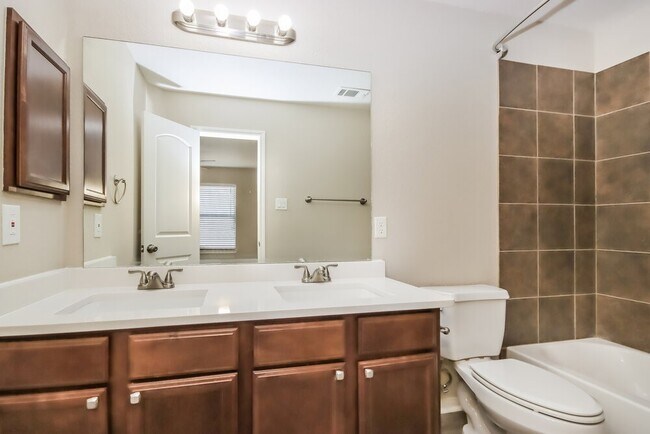 Building Photo - 18554 Sunrise Pines Dr