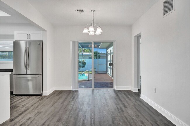 Building Photo - Beautiful 3 bedroom 2 bath Home in Miramar...