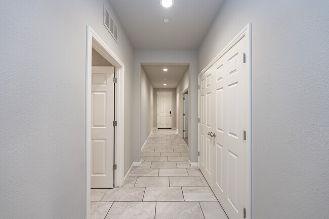 Building Photo - 3555 Encino Ave