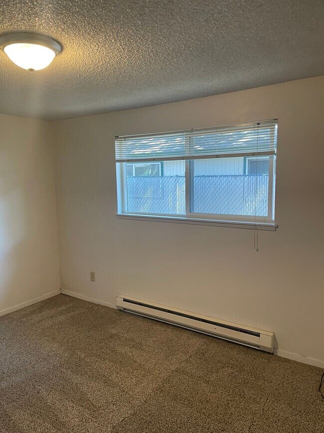 Building Photo - 1120-1140 18th St SE Salem, OR 97302