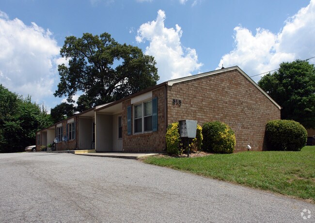 Primary Photo - 511 E Fairfield Rd
