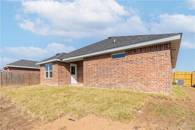 Building Photo - 13 Ginger Ave