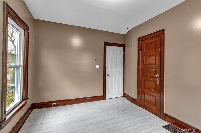 Building Photo - 37 Alsace Ave