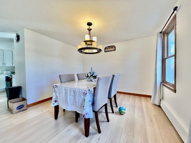 Building Photo - 188 Fernwood Dr