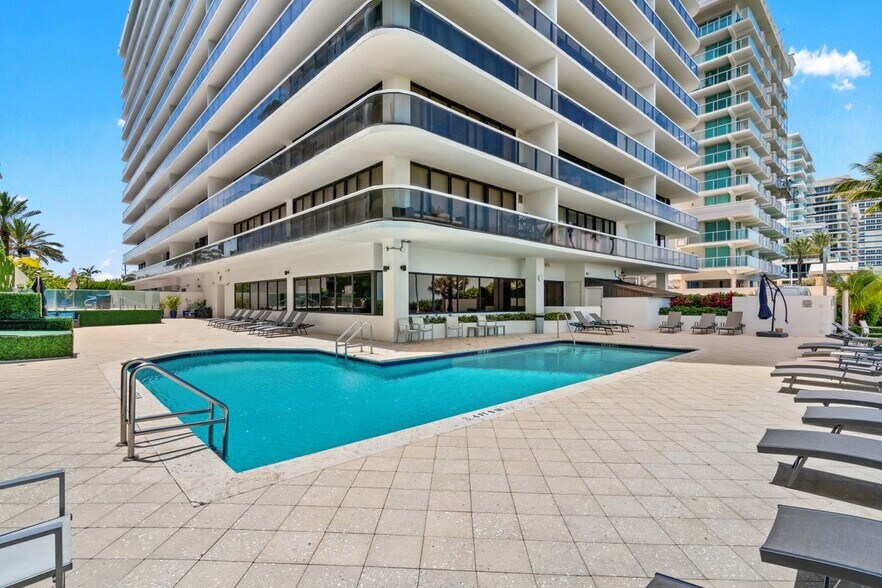 Building Photo - 9455 Collins Ave