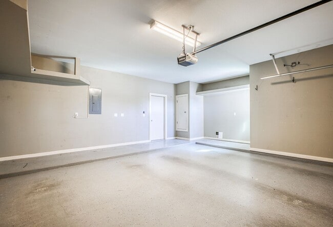 Building Photo - Eastside Beautiful 3 bed/2 baths for RENT