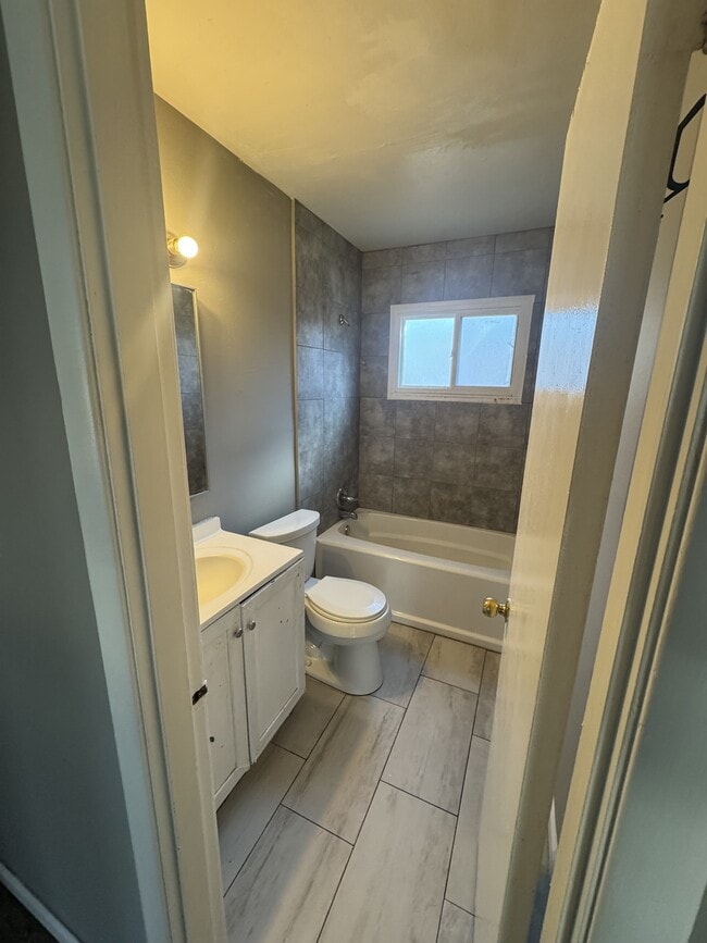 Building Photo - 919 SW Croix Pl