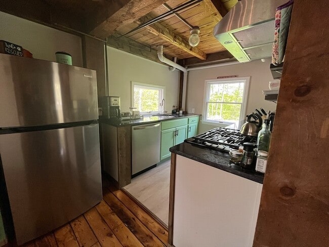 Building Photo - 102 New Templeton Rd