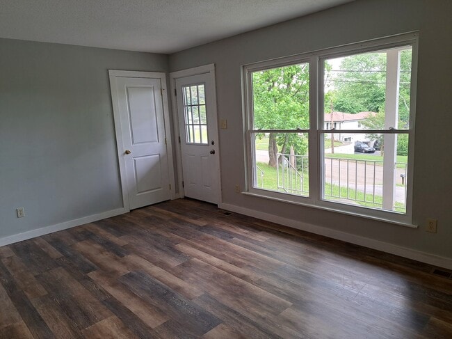 Building Photo - 6123 Cougar Dr