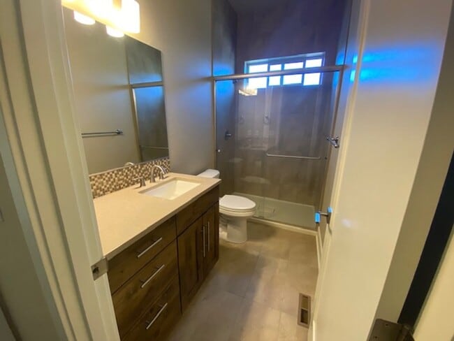 Building Photo - Custom home looking over Rivers Edge golf ...