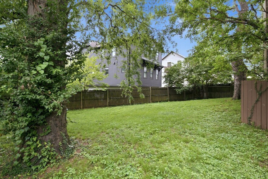 Building Photo - 515 Chesterfield Ave